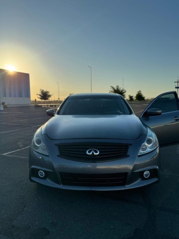 G37s 2010 - Image 3