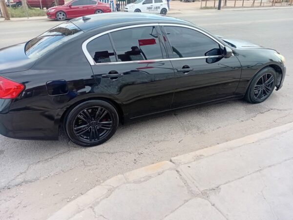 G37 sedan 2010 - Image 4