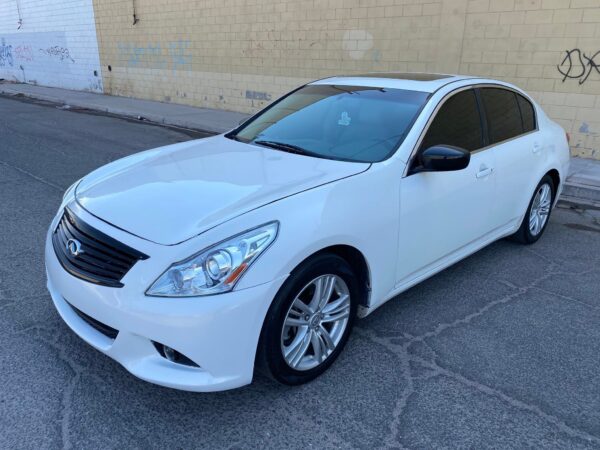 G37 2011 - Image 2
