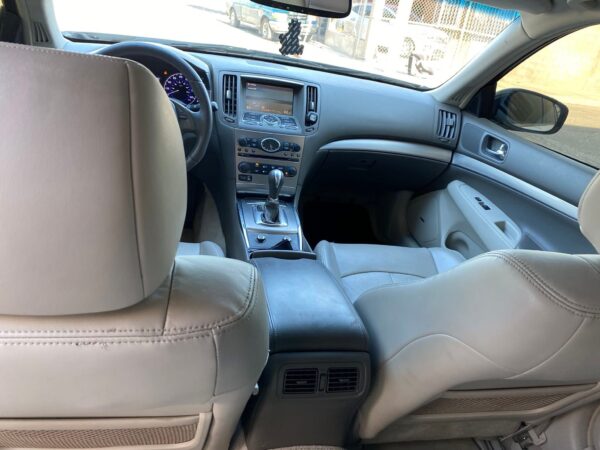 G37 2011 - Image 7