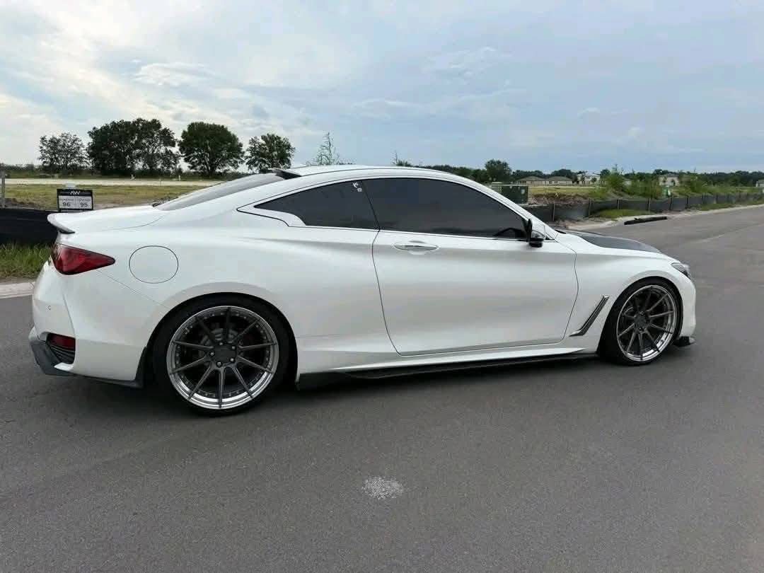 Infiniti Q60 2017 - Image 10