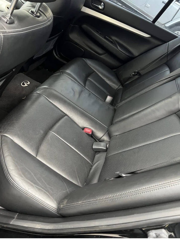 2009 g37 6 speed sport sedan - Image 3