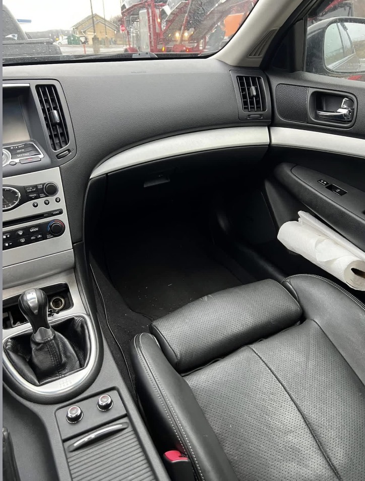 2009 g37 6 speed sport sedan - Image 7