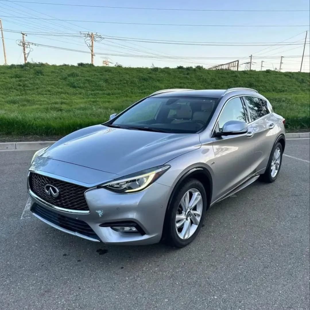 2017 Infiniti Qx30 - Image 2