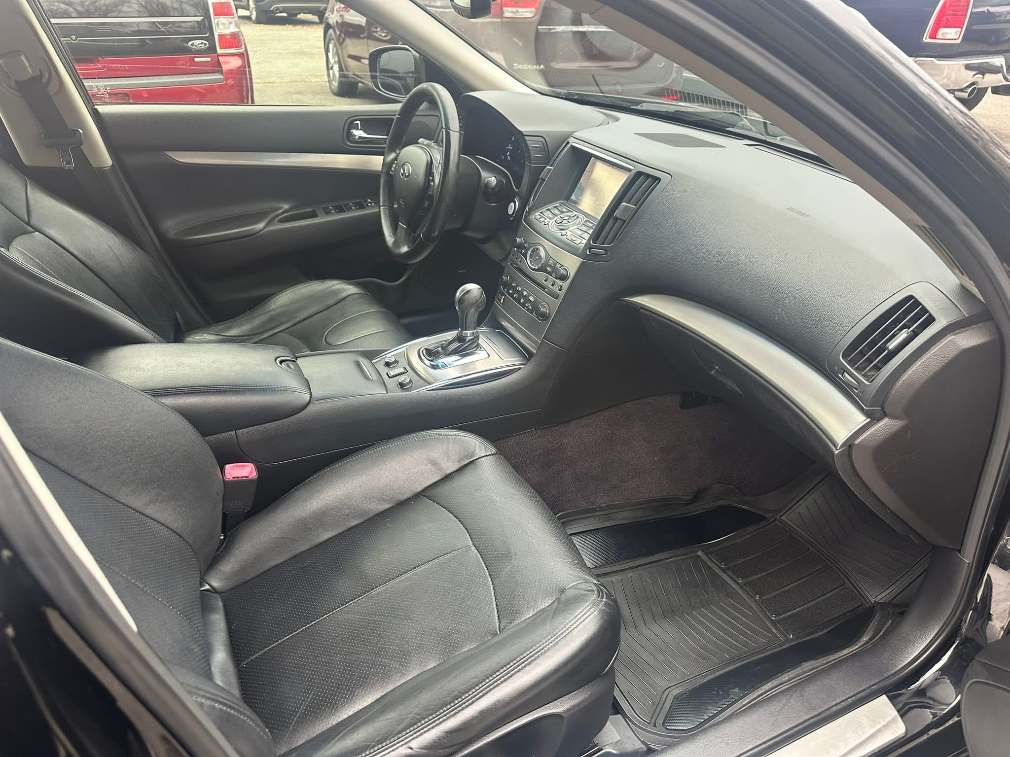 G37x 2013 - Image 10