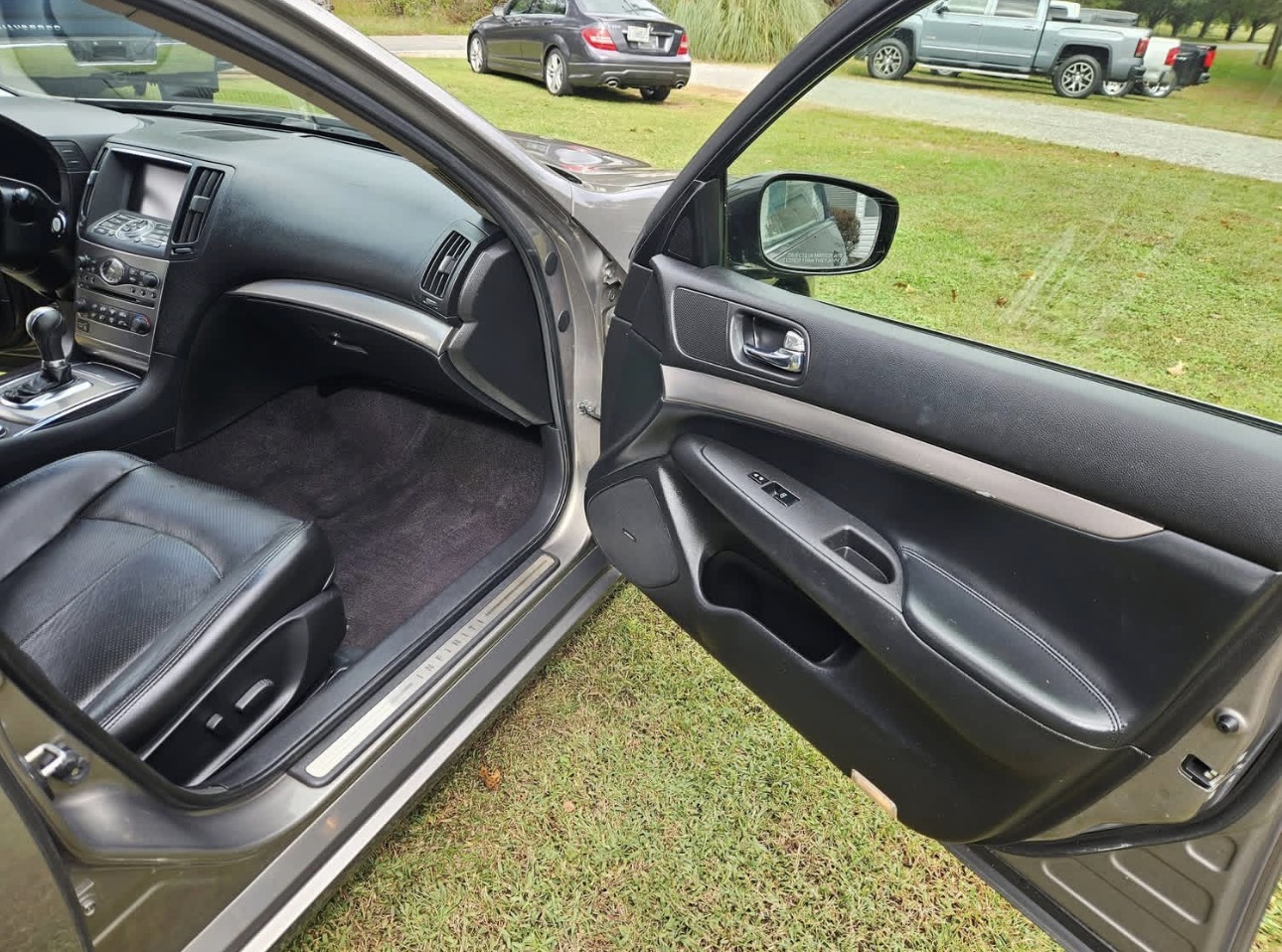 2013 Infiniti g37x - Image 9