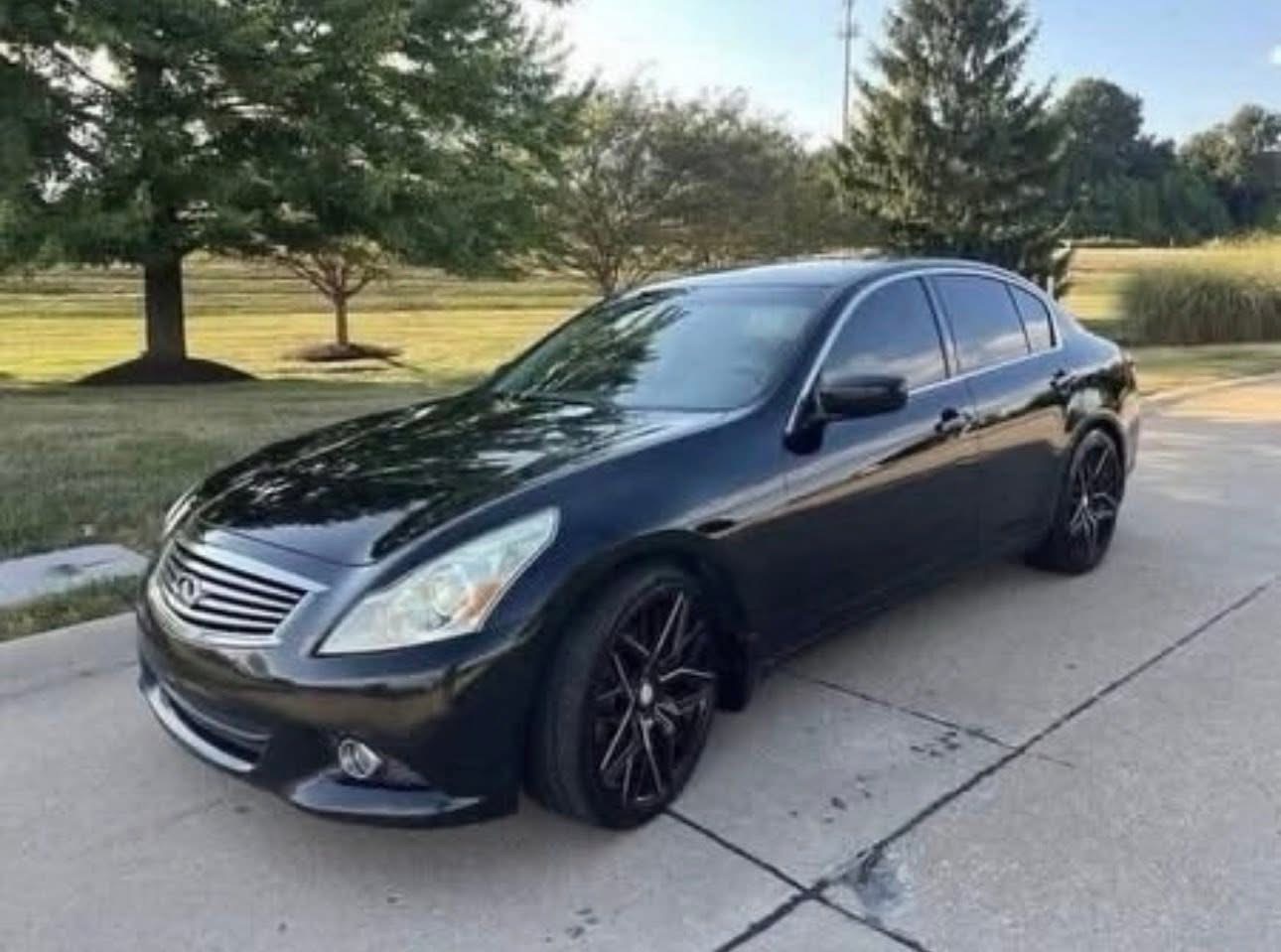 2013 Infiniti g37 sedan - Image 2