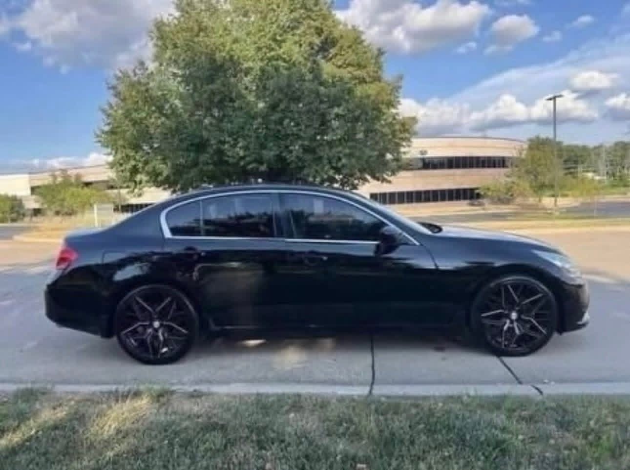 2013 Infiniti g37 sedan - Image 4